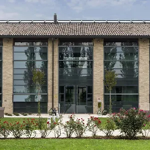 Western 4*, Parma Italië
